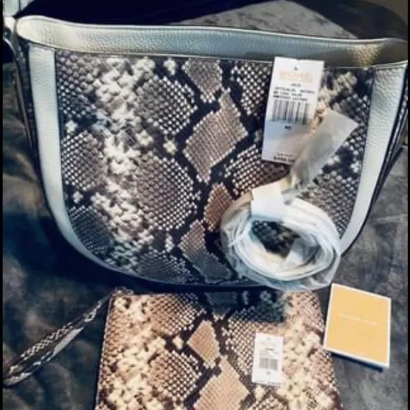 Michael Kors leather purse with matching zipper wallet. - Picture 1 of 5